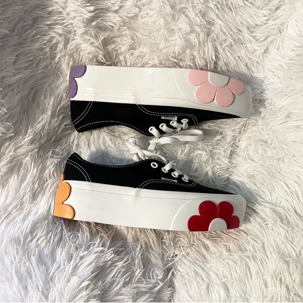 ‼️‼️ ISO ‼️‼️-Please do not buy-
Vans Stackform OSF/Platform